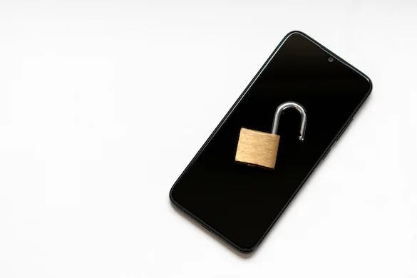 Millions of Samsung Android Phones Shipped with Encryption Flaw [Report] - cover graphic